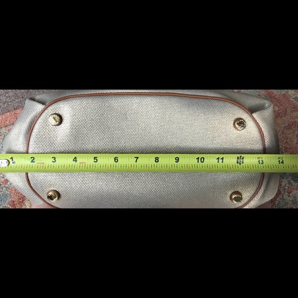 New Michael Kors Marina Gold Travel Tote Purse Lrg - Picture 5 of 9